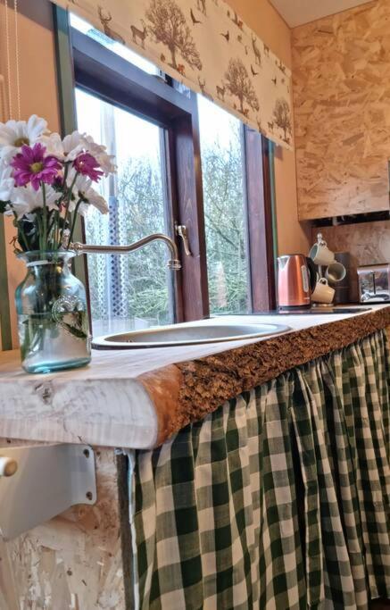 The Woodland Lodge - Wood Fired Hot Tub And Firepit Hambleton Exterior photo
